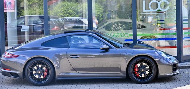 Porsche 911 Carrera 4 GTS 3.0 