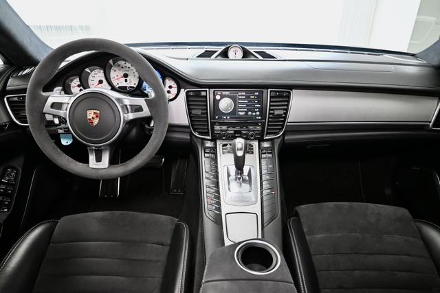 Porsche Panamera GTS 