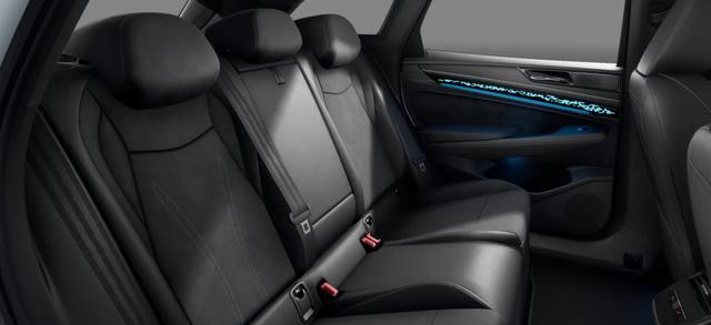 Volkswagen ID.7 Kombi Pro Tourer 210kw/286PS 77 kWh MATRIX AHK Exterieur-P Interieur-P 