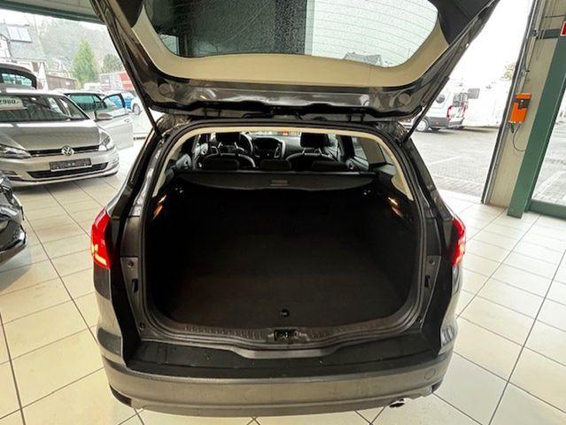 Ford Focus Turnier 2.0 Duratorq TDCi Titanium 8-fach bereift 