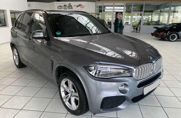 BMW X5 - xDrive 40 d xDrive40d M Paket Panoramadach Standheizung 360 Grad Kamera Head up Display Leder Navi IM KUNDENAUFTRAG