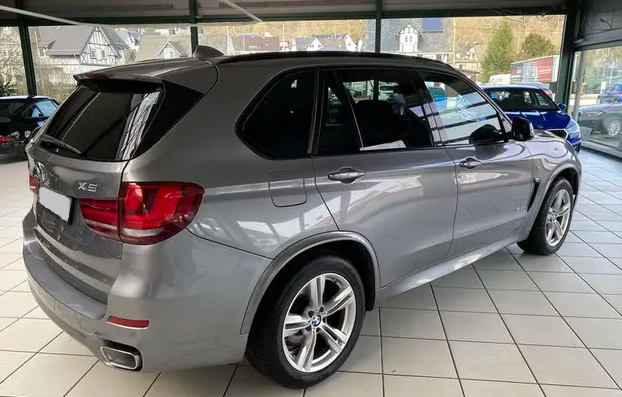 BMW X5 xDrive 40 d xDrive40d M Paket Panoramadach Standheizung 360 Grad Kamera Head up Display Leder Navi IM KUNDENAUFTRAG 