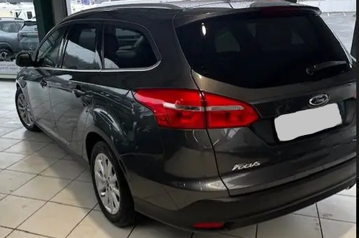 Ford Focus Turnier 2.0 Duratorq TDCi Titanium 8-fach bereift 
