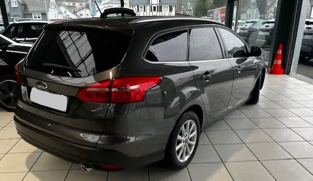 Ford Focus Turnier 2.0 Duratorq TDCi Titanium 8-fach bereift 