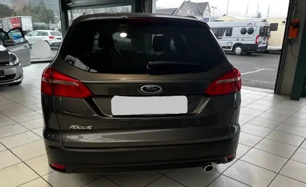 Ford Focus Turnier 2.0 Duratorq TDCi Titanium 8-fach bereift 