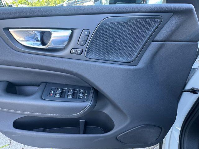Volvo XC60 R Design 2WD Pano 22"Alu Memory Wenig Km 