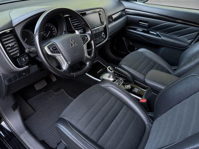 Mitsubishi Outlander PHEV Plus 4WD 
