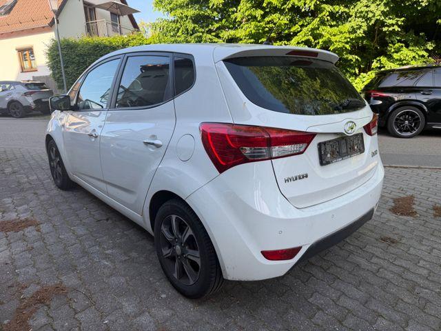 Hyundai ix20 blue Space 