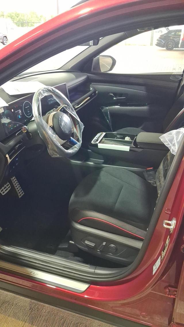 Hyundai TUCSON Black Edition 1.6 T-HDI HEV N-Line X Panoramadach Autm., Allrad, Alcantara-Leder, 360&deg;-Kamera, KRELL, bel. Sitze, 19'' Alu 