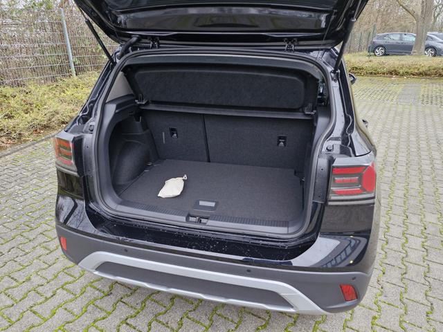 Volkswagen T-Cross Limited 1,0TSI 85kW/115PS Schalt. 6-Gang, Sitzheizung, Climatronic, Ganzjahresreifen, Rückfahrkamera, Keyless Access, Abgedunkelte Scheiben, Sicht-Paket, Parksensoren vo/hi, LED-Scheinwerfer, Radio Composition Color 8”, App-Connect, M-Lederlenkr 