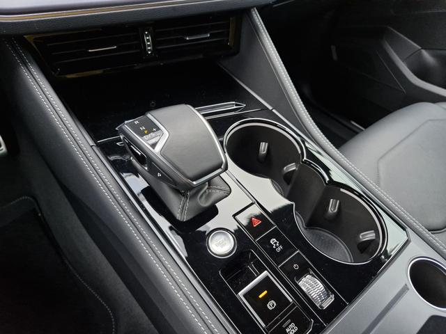 Touareg R-Line 3,0 l V6 TDI SCR 4MOTION 210 kW (286 PS) 8-Gang-Automatik (Tiptronic) 