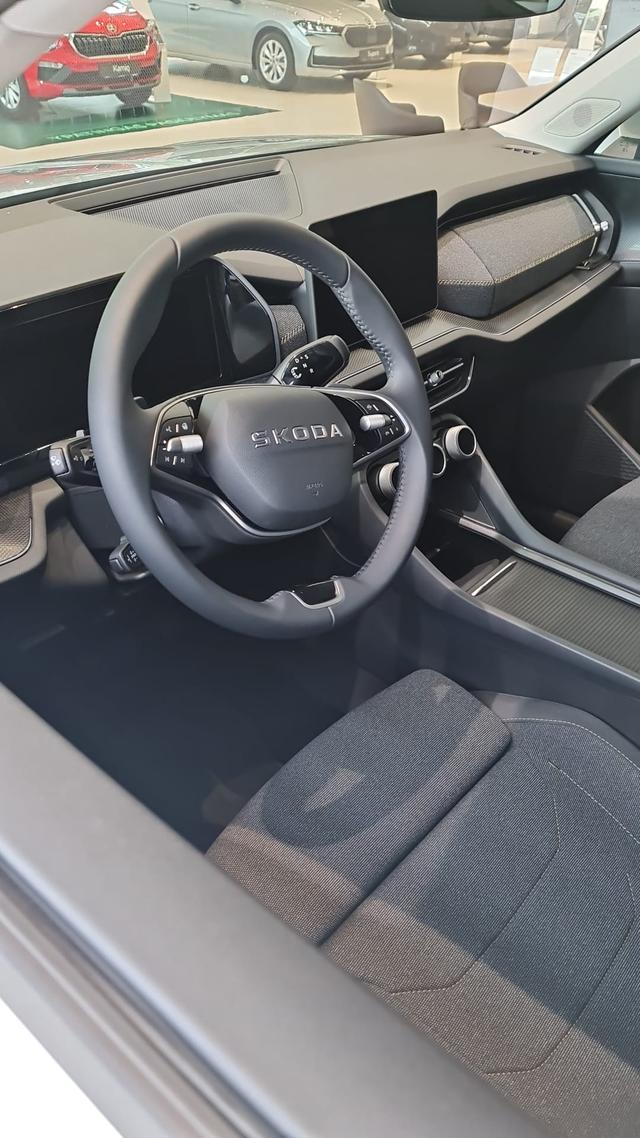 Skoda Kodiaq Selection 1,5TSI ACT m-Hybrid 110kW/150PS DSG, 5 Jahre Skoda-Garantie, Climatronic, ACC, PDC v+h, Kamera, Matrix, el. Heckklappe, behz. Frontscheibe 
