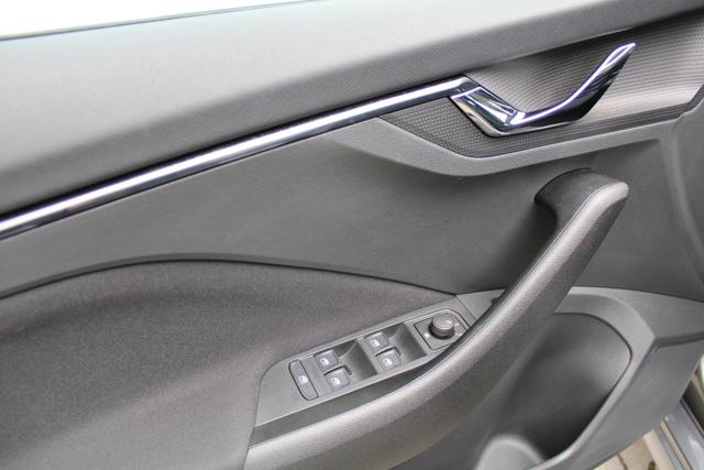 Skoda Kamiq 1.0TSIAmbition(CZ),Garantie bis 07.02.29oder100000km,Sitzheiz.,KeylessGo,PDC,LED,Klima,Alu 