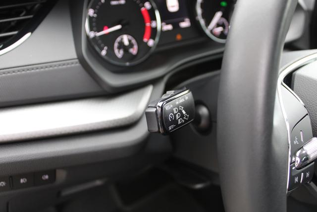 Skoda Octavia Combi 1.5TSI ACT e-TEC Selection(PL),DSG,Garantie bis30.5.27oder60000km,Sitzheizg,elektr.Heckkl.,KeylessEntry,PDC+Rückfahrk.,LED,Klima,Wired&WirelessApp-Connect 