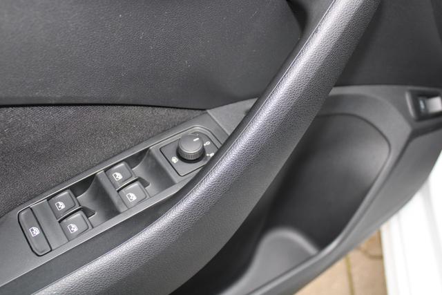 Skoda Kamiq 1.0TSI Selection(PL),Garantie bis5.11.27oder60000km,SG,beh.Lenkrad,Klima,Sitzheiz.,elekt.Heckkl.,LED,AppConnect 