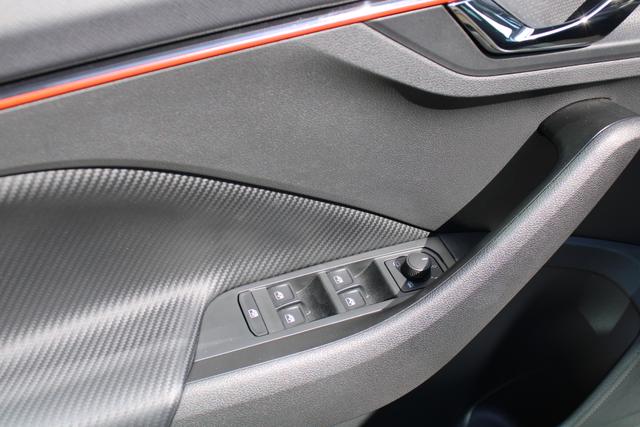 Skoda Kamiq Kamiq1.0TSIMonte Carlo(CZ),Garantie bis12.9.29oder100000km,DSG,AHK,PDC+R&uuml;ckfahrk.,Panoramadach,beh.WSS+Lenkrad,Sitzheizg.,MatrixBeam,ACC,AppConnect 