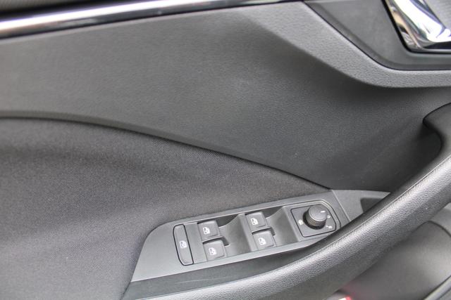 Skoda Kamiq 1.0 TSI Selection(CZ),Garantie bis11.12.29oder100000km,AHK,Sitzheiz.,KeylessGo,PDC,LED,Klima,AppConnect 