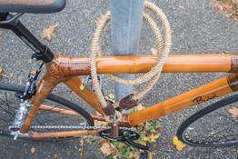 Fahrradschloß massives Stahlseil mit Hanf umwickelt mit braunen Echtleder-Applikationen., Beispielbilder, ggf. teilweise mit Sonderausstattung
