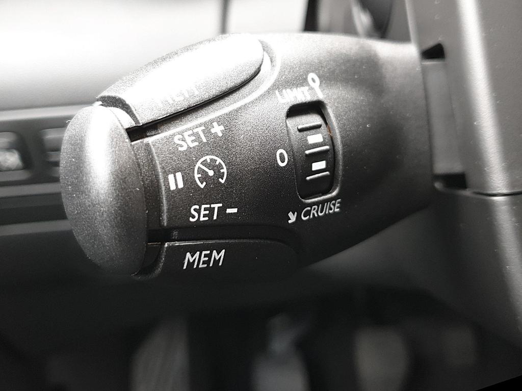 Citroën C3 Aircross 1.2 110PS Shine Klimaautomatik Navi Einparkhilfe hinten Apple CarPlay