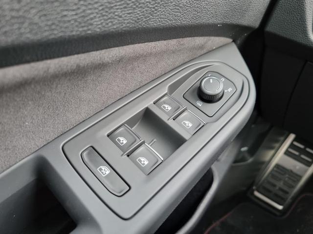 Golf GTI 2.0 TSI OPF 245PS DSG Matrix-LED (IQ.LIGHT) elekt.PanoDach 18"LM Radio Soundsystem "Harman Kardon" Rückf.Kamera 2x Keyless "Ready 2 Discover" Apple CarPlay Android Auto PDC v+h Klimaautomatik 