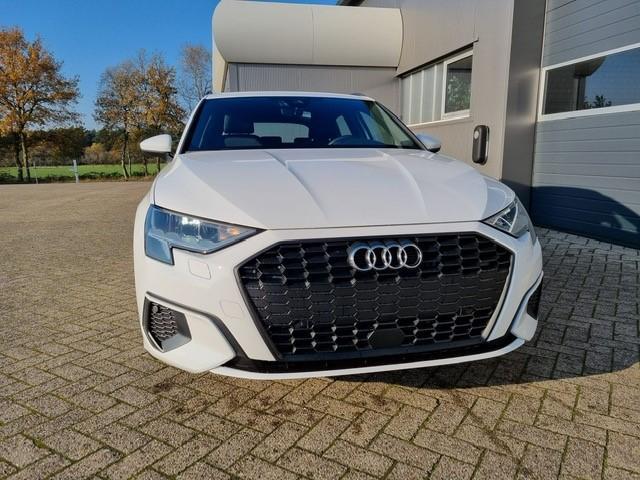 Audi A3 Sportback 30 TFSI 110PS Sitzheizung Klimaautomatik Smartphone-Interface (Apple-CarPlay Android-Auto) Parksensoren Armlehne vorne Tempomat Audi-phone-box Teilb.Rücksitzbank 