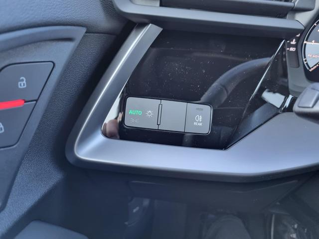 Audi A3 Sportback 30 TFSI 110PS Sitzheizung Klimaautomatik Smartphone-Interface (Apple-CarPlay Android-Auto) Parksensoren Armlehne vorne Tempomat Audi-phone-box Teilb.Rücksitzbank 