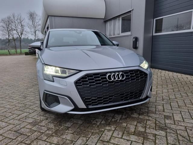 Audi A3 Sportback 30 TFSI 110PS Sitzheizung Klimaautomatik Smartphone-Interface (Apple-CarPlay Android-Auto) Parksensoren Armlehne vorne Tempomat Audi-phone-box Teilb.Rücksitzbank 