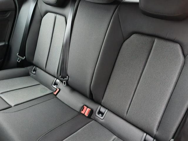 Audi A3 Sportback 30 TFSI 110PS Sitzheizung Klimaautomatik Smartphone-Interface (Apple-CarPlay Android-Auto) Parksensoren Armlehne vorne Tempomat Audi-phone-box Teilb.Rücksitzbank 