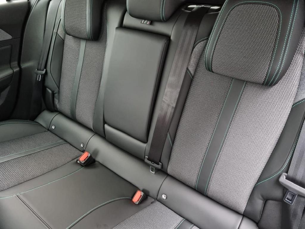 Peugeot 308 1.2 PureTech 130PS Automatik Allure 5-türig LED-Scheinw.  Sitzheizung Teil-Leder Klimaautomatik Navi Touchscreen Bluetooth DAB Apple  CarPlay Android Auto PDC v+h Rückf.Kamera 17-LM Neuwagen mit Rabatt