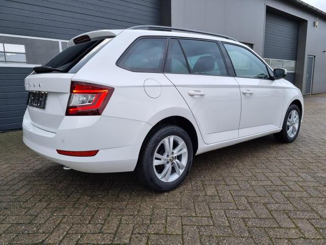 Fabia Combi 1.0 TSI 95PS Ambition Klimaautomatik Sitzheizung Radio DAB+ Bluetooth Touchscreen Apple CarPlay Android Auto PDC 15"LM 