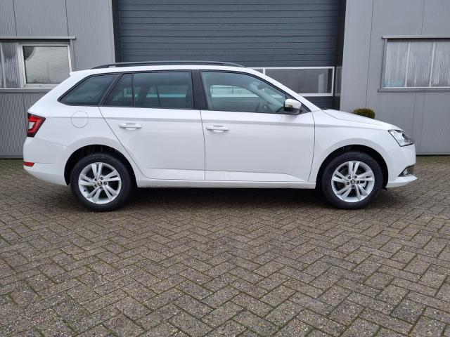 Fabia Combi 1.0 TSI 95PS Ambition Klimaautomatik Sitzheizung Radio DAB+ Bluetooth Touchscreen Apple CarPlay Android Auto PDC 15"LM 