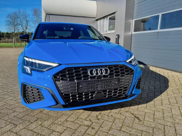 Audi A3 Limousine Limo S-Line 30 TFSI 110PS S-Tronic LED-Scheinw. Klimaautomatik Sitzheizung Sportsitze Audi-Radio Touchscreen Apple CarPlay Android Auto PDC v+h 2x Keyless 18"LM abg.Scheiben Tempomat 