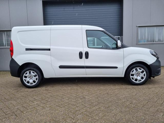 Doblo Cargo Maxi L2H1 1.6 Multijet 105PS SX 2-Sitzer PDC Trennwand Klima Hecktüren 180º Schiebetür rechts ZV-Fernb. 2 elekt. FH. 
