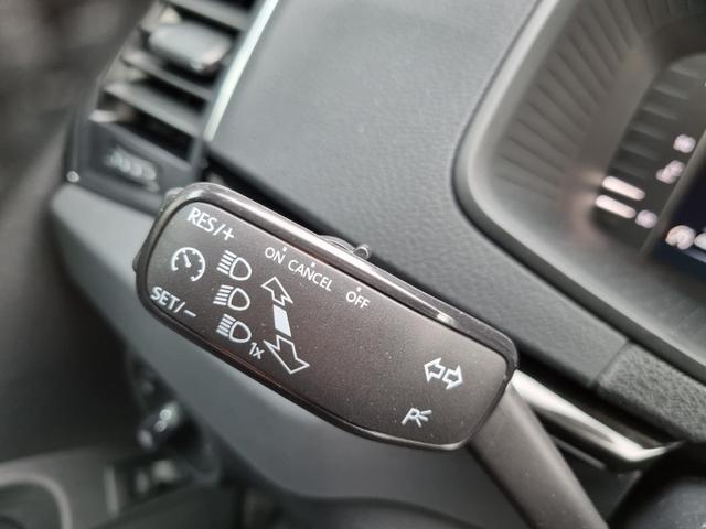 Karoq 1.5 TSI 150PS DSG Style Klimaautomatik Sitzheizung Lenkradheizung abg.Scheiben Apple CarPlay Android Auto PDC v+h Rückf.Kamera Keyless 17-LM Heckklappe elektr. 4x Kamera 