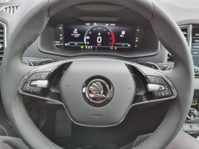 Karoq 1.5 TSI 150PS DSG Style Klimaautomatik Sitzheizung Lenkradheizung abg.Scheiben Apple CarPlay Android Auto PDC v+h Rückf.Kamera Keyless 17-LM Heckklappe elektr. 4x Kamera 