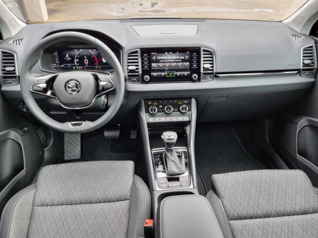 Karoq 1.5 TSI 150PS DSG Style Klimaautomatik Sitzheizung Lenkradheizung abg.Scheiben Apple CarPlay Android Auto PDC v+h Rückf.Kamera Keyless 17-LM Heckklappe elektr. 4x Kamera 