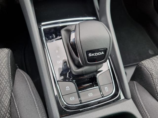 Karoq 1.5 TSI 150PS DSG Style Klimaautomatik Sitzheizung Lenkradheizung abg.Scheiben Apple CarPlay Android Auto PDC v+h Rückf.Kamera Keyless 17-LM Heckklappe elektr. 4x Kamera 
