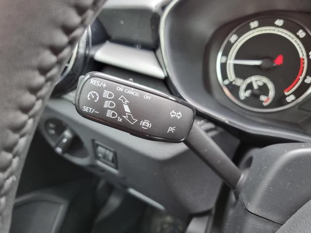 Fabia 1.0 TSI 95PS Style 5-türig Rückf.Kamera Sitzheizung Klima Parksensoren Komfortsitze+Armlehne Skoda-Radio Apple CarPlay Android Auto Bluetooth Tempomat 15-LM Chromzierleisten am Seitenfenstern 