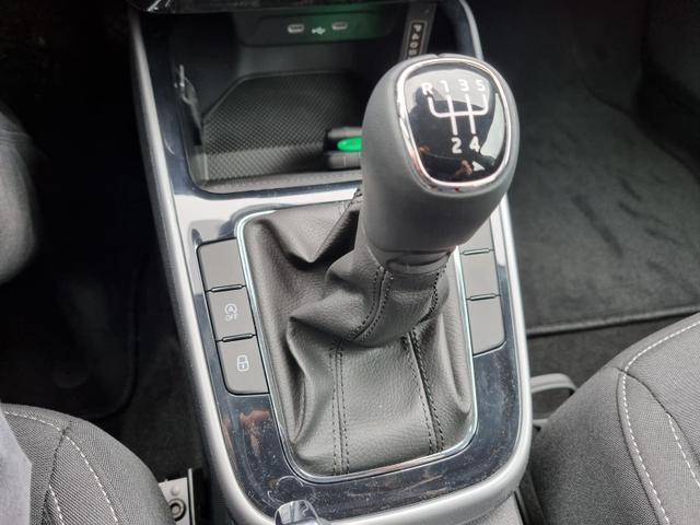Fabia 1.0 TSI 95PS Style 5-türig Rückf.Kamera Sitzheizung Klima Parksensoren Komfortsitze+Armlehne Skoda-Radio Apple CarPlay Android Auto Bluetooth Tempomat 15-LM Chromzierleisten am Seitenfenstern 