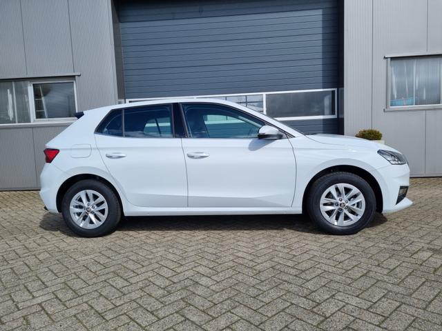 Fabia 1.0 TSI 95PS Style 5-türig Rückf.Kamera Sitzheizung Klima Parksensoren Komfortsitze+Armlehne Skoda-Radio Apple CarPlay Android Auto Bluetooth Tempomat 15-LM Chromzierleisten am Seitenfenstern 
