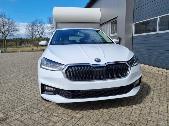 Fabia 1.0 TSI 95PS Style 5-türig Rückf.Kamera Sitzheizung Klima Parksensoren Komfortsitze+Armlehne Skoda-Radio Apple CarPlay Android Auto Bluetooth Tempomat 15-LM Chromzierleisten am Seitenfenstern 