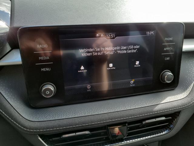 Fabia 1.0 TSI 95PS Style 5-türig Rückf.Kamera Sitzheizung Klima Parksensoren Komfortsitze+Armlehne Skoda-Radio Apple CarPlay Android Auto Bluetooth Tempomat 15-LM Chromzierleisten am Seitenfenstern 