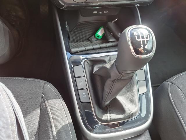 Fabia 1.0 TSI 95PS Style 5-türig Rückf.Kamera Sitzheizung Klima Parksensoren Komfortsitze+Armlehne Skoda-Radio Apple CarPlay Android Auto Bluetooth Tempomat 15-LM Chromzierleisten am Seitenfenstern 