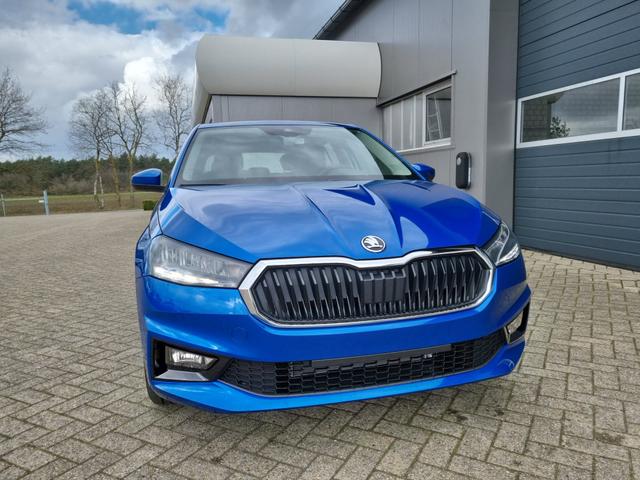 Fabia 1.0 TSI 95PS Style 5-türig Rückf.Kamera Sitzheizung Klima Parksensoren Komfortsitze+Armlehne Skoda-Radio Apple CarPlay Android Auto Bluetooth Tempomat 15-LM Chromzierleisten am Seitenfenstern 