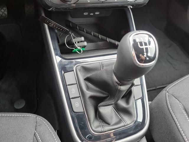 Fabia 1.0 TSI 95PS Style 5-türig Rückf.Kamera Sitzheizung Klima Parksensoren Komfortsitze+Armlehne Skoda-Radio Apple CarPlay Android Auto Bluetooth Tempomat 15-LM Chromzierleisten am Seitenfenstern 