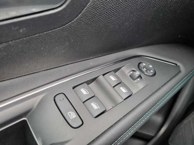 3008 1.5 BlueHDI 130PS Automatik Allure Pack Grip Control Sitzheizung Klimaautomatik Navi DAB+ Bluetooth Touchscreen Apple CarPlay Android Auto PDC v+h Rückf.Kamera abged.Scheiben 18-LM selbstlenkendes System Alarmanlage 