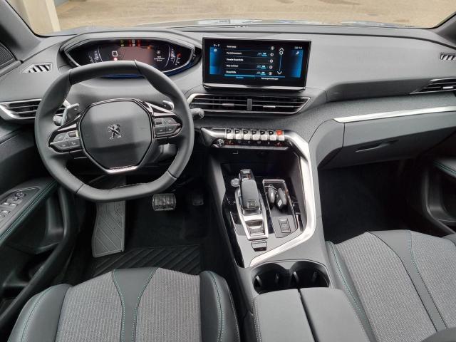 3008 1.5 BlueHDI 130PS Automatik Allure Pack Grip Control Sitzheizung Klimaautomatik Navi DAB+ Bluetooth Touchscreen Apple CarPlay Android Auto PDC v+h Rückf.Kamera abged.Scheiben 18-LM selbstlenkendes System Alarmanlage 