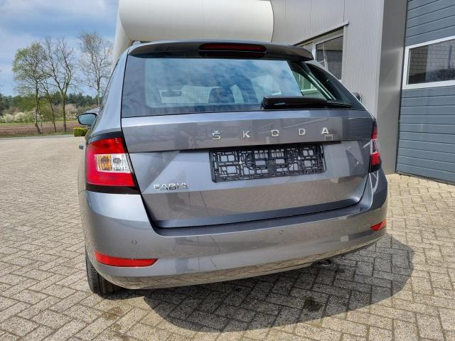 Fabia Combi 1.0 TSI 95PS Ambition Klima Armlehne PDC Radio Apple CarPlay Android Auto Touchscreen Bluetooth DAB+ 15"LM 