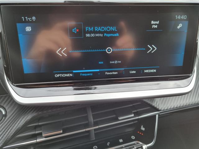 2008 1.2 PureTech 130PS Automatik Allure AHK abnehmbar Rückf.Kamera PDC Sitzheizung Klimaautomatik Navi Apple CarPlay Android Auto Touchscreen Bluetooth DAB+ 2xKeyless Virtual Cockpit 17-LM abged.Scheiben LED-Scheinw. 