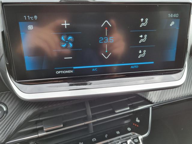 2008 1.2 PureTech 130PS Automatik Allure AHK abnehmbar Rückf.Kamera PDC Sitzheizung Klimaautomatik Navi Apple CarPlay Android Auto Touchscreen Bluetooth DAB+ 2xKeyless Virtual Cockpit 17-LM abged.Scheiben LED-Scheinw. 